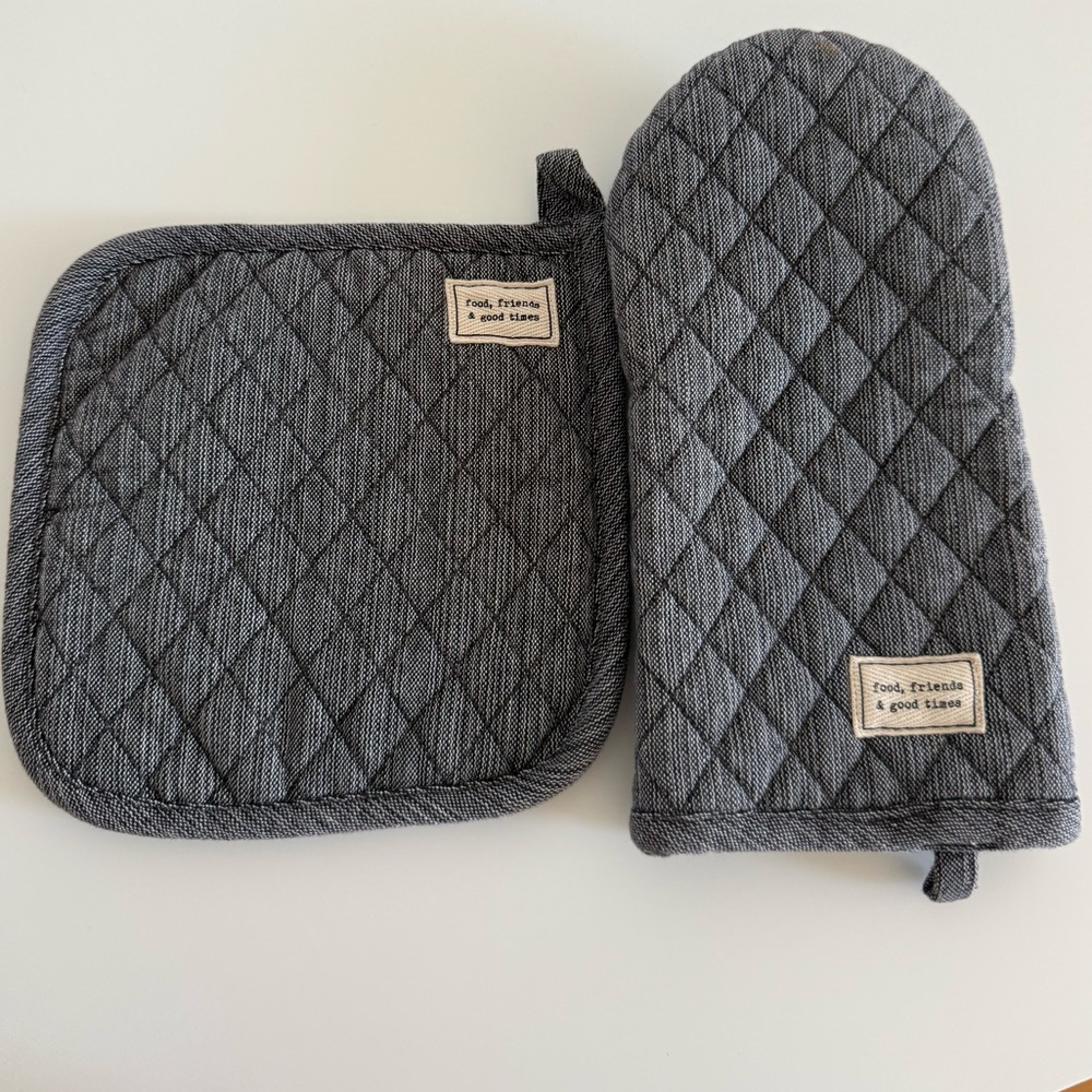 H&M HOME Quilted Pot Holder in Heather Gray